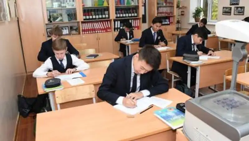 Больше четырех млн тенге получат школьники за победу в международных олимпиадах
