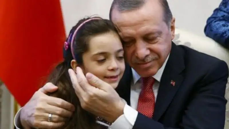 Твитившая из Алеппо девочка Бана Алабед встретилась с Эрдоганом