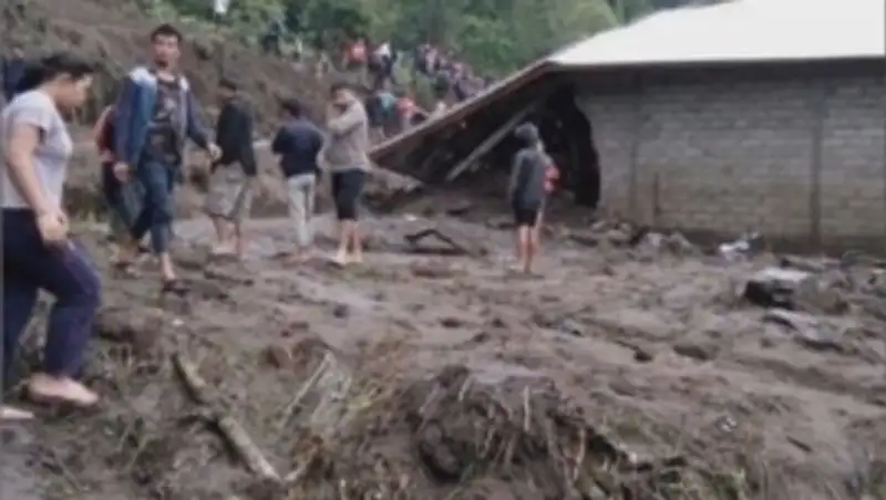 На Бали из-за схода оползней погибли 12 человек