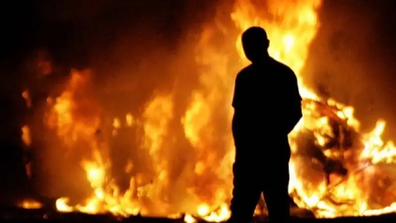 Молодой человек поджёг автомобиль девушки из-за отказа выйти за него замуж