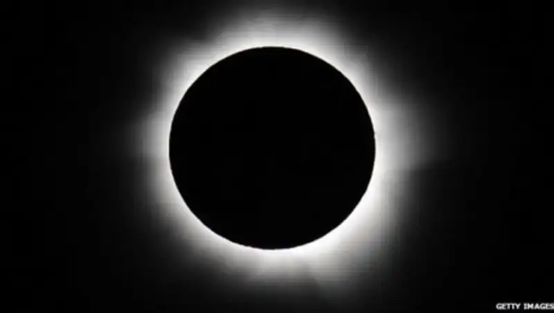 Британия готовится к частичному солнечному затмению
