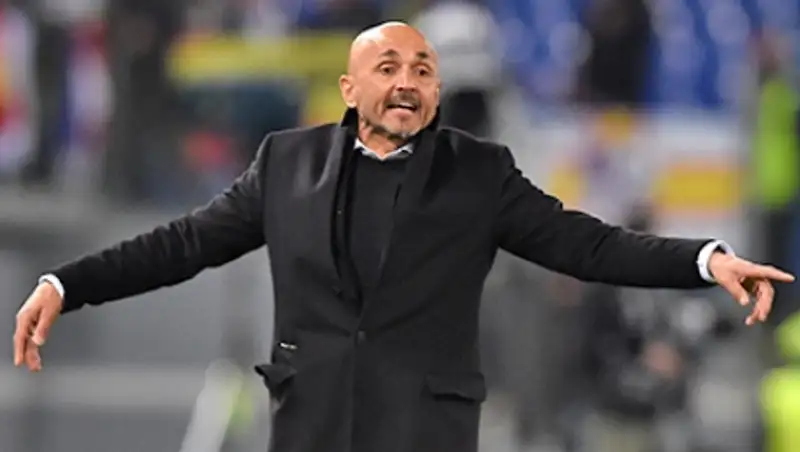 Итальянская «Рома» уволила ведущую клубного ТВ за «лайк» в социальной сети