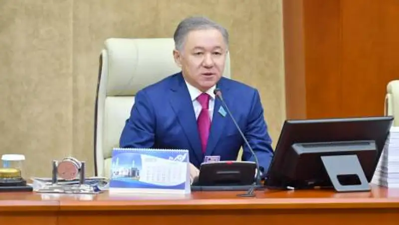 Нурлан Нигматулин вновь избран на пост руководителя фракции партии в Мажилисе Парламента