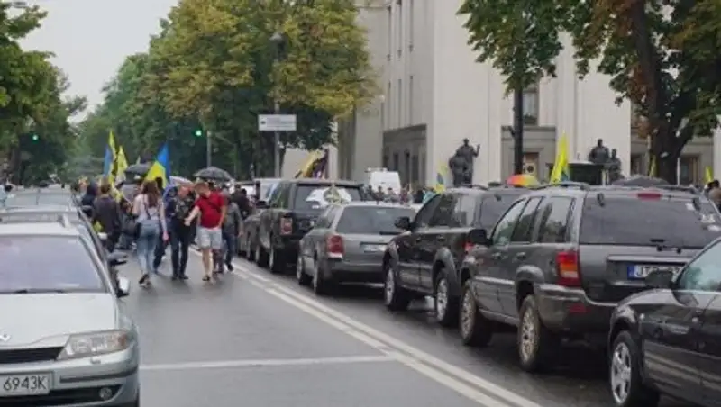 В центре Киева проходит митинг