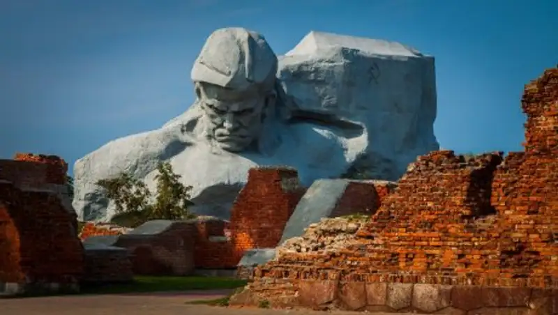 В Астане презентовали книгу о подвигах казахстанцев в первые дни войны