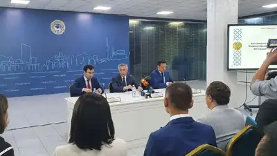 Серик Жумангарин на встрече с представителями МСБ, фото - Новости Zakon.kz от 08.09.2022 20:19