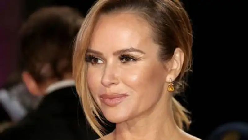 В провале на "Евровидении" британцы обвинили свою ведущую