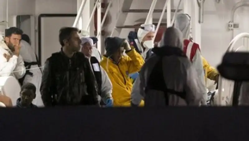 В Италии задержан капитан затонувшего судна с мигрантами