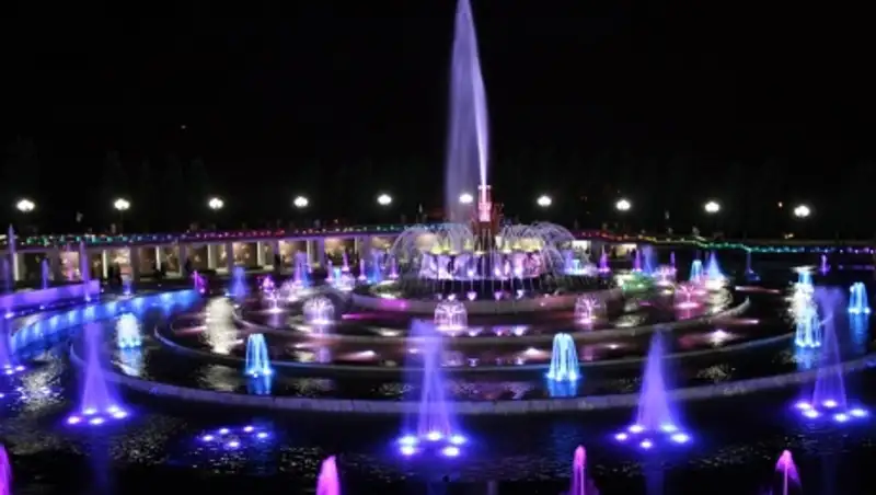 В Алматы стартовал сезон фонтанов
