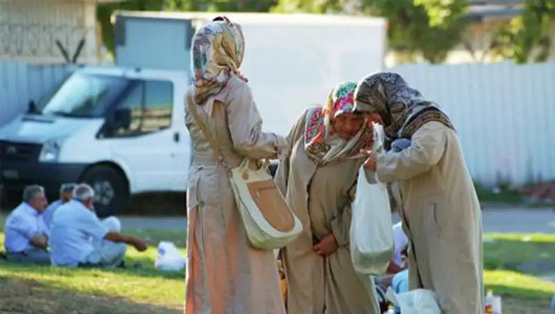Турецкий вице-премьер призвал женщин не смеяться громко