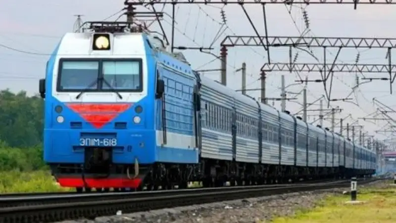 Пассажиры сошедшего с рельсов поезда благополучно доставлены в пункты назначения