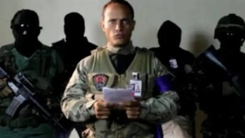 Атаковавший венесуэльский суд полицейский потребовал отставки Мадуро