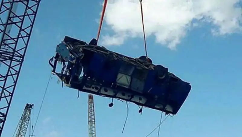 Появилось видео с места падения на Кубани автобуса с рабочими в море