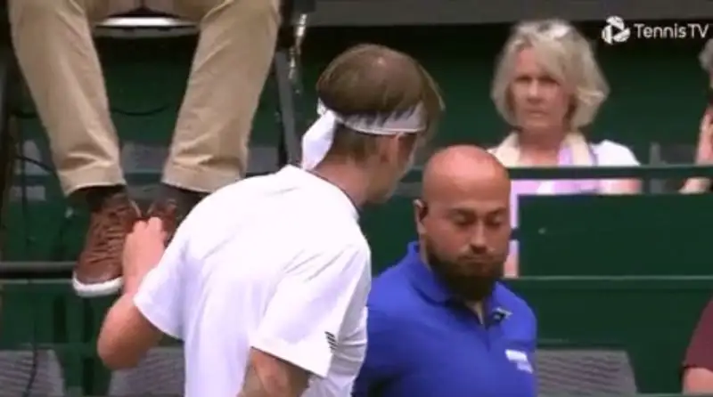 Теннис Шнурки Судья, фото - Новости Zakon.kz от 26.06.2023 18:09