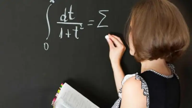 Президент пообещал поднять зарплаты учителям