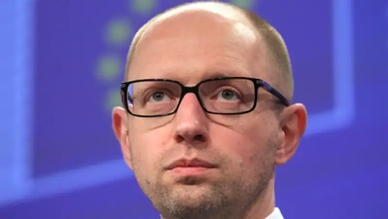 Яценюк поручил начать выплаты военным в зоне АТО