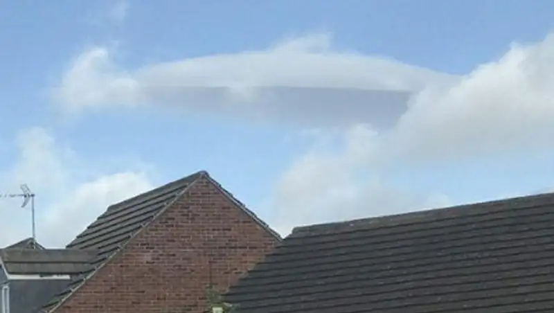 Облако или НЛО? Необычный объект заснят на видео в небе над Англией