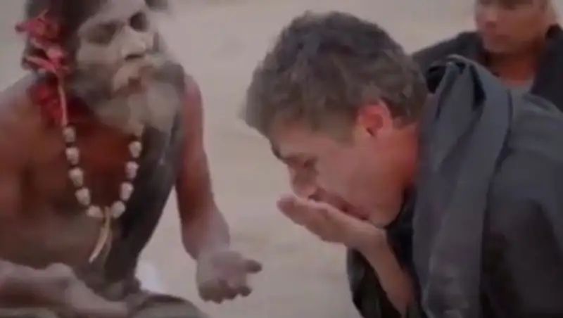 Ведущий CNN в компании с каннибалами съел мозг мертвеца