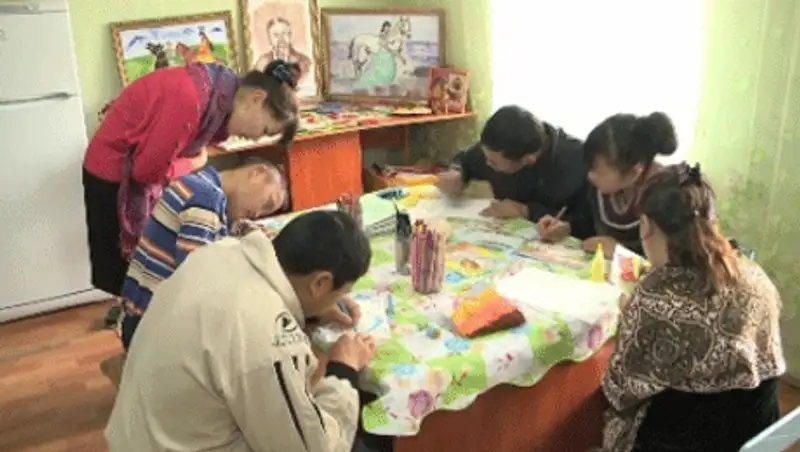 В ВКО дети-инвалиды проходят программу соцадаптации, фото - Новости Zakon.kz от 24.11.2013 20:43