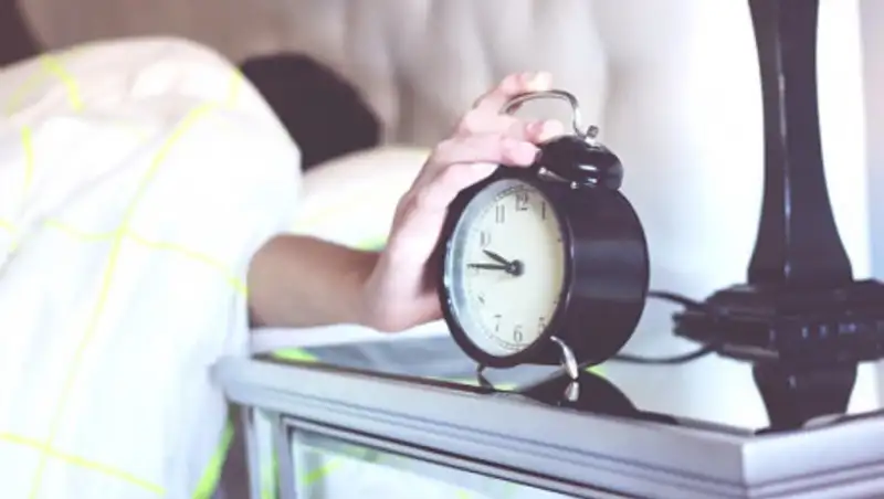 Врач рассказал об опасности нарушения режима дня на самоизоляции