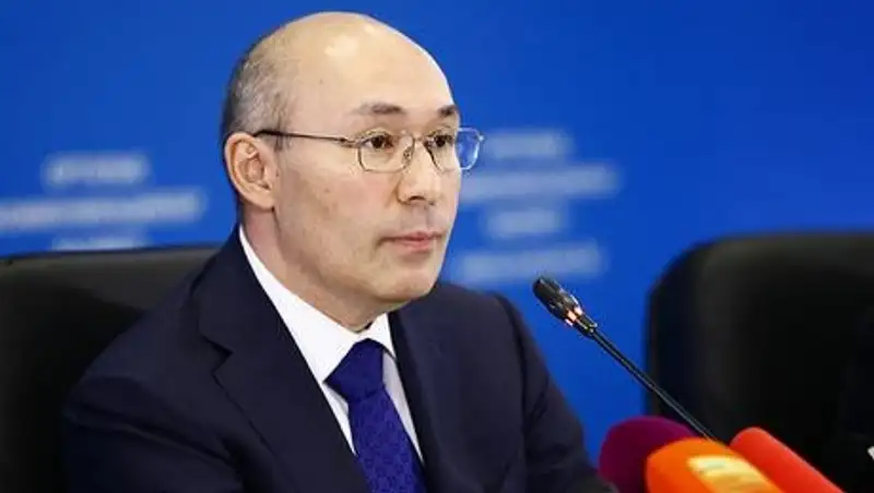 Сегодня cредневзвешенный курс упал до 255,26 тенге за $1