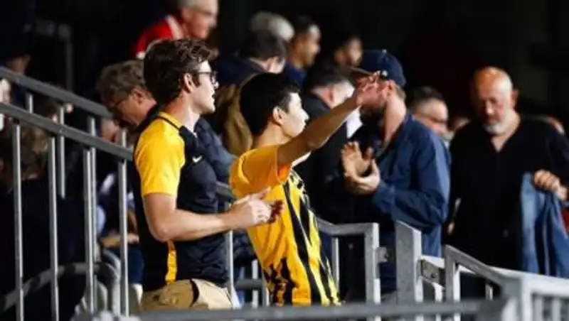 Казахстанским болельщикам футбола разрешили вход на европейские стадионы