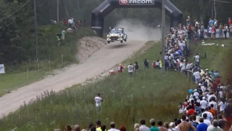 Автомобиль насмерть сбил трех зрителей во время Ралли Эстонии