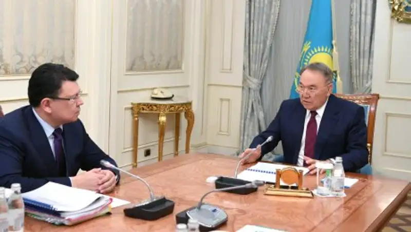 Назарбаев поручил Бозумбаеву снизить тарифы на электроэнергию