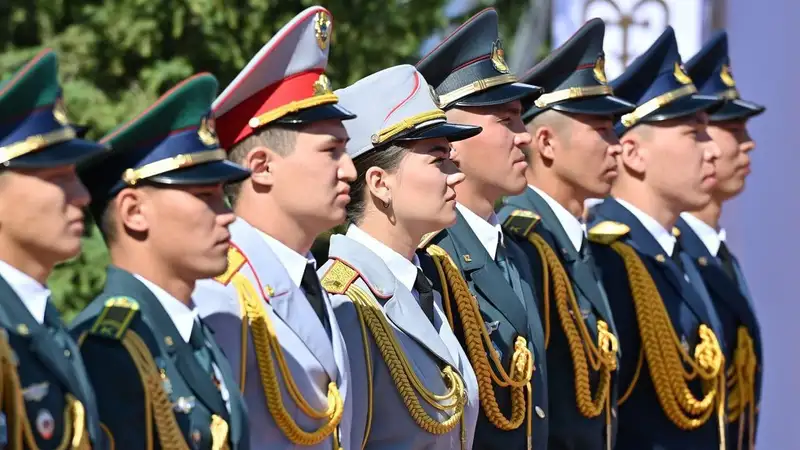 Казахстанские военные пожаловались на нехватку обмундирования