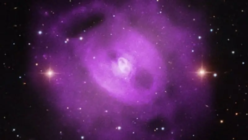 Астрофизики наблюдали три извержения в активном центре галактики