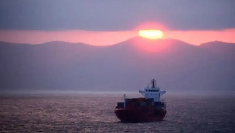 У берегов Шотландии загорелся корабль с радиоактивными отходами