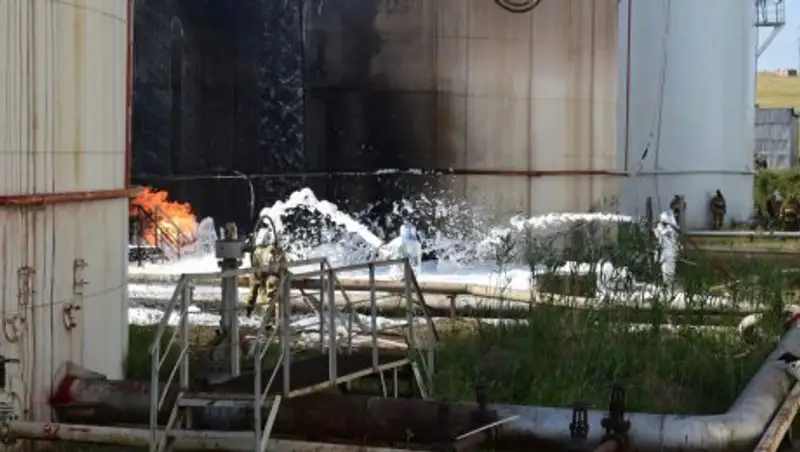 Пожар на шымкентской нефтебазе потушен