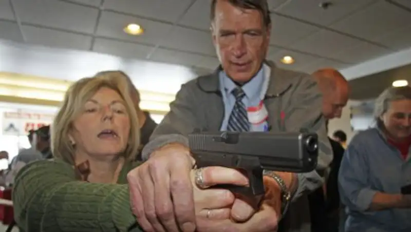 Трамп заявил, что предлагал раздать оружие только подготовленным учителям