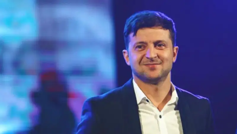 Зеленский поблагодарил депутатов Рады за "пробивание дна"