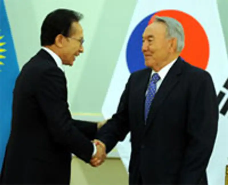 Нурсултан Назарбаев провел встречу с Президентом Республики Корея, фото - Новости Zakon.kz от 13.09.2012 22:37