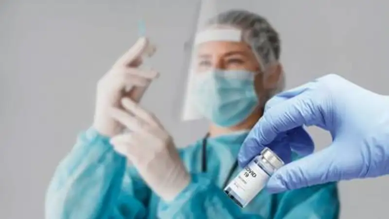 Привитых казахстанцев отслеживают через спутник - новая теория гуляет в Казнете