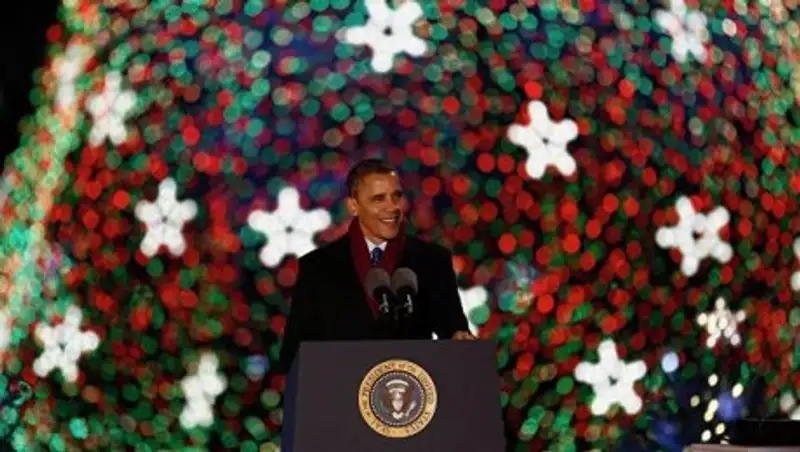 Обама зажег главную рождественскую елку США возле Белого дома