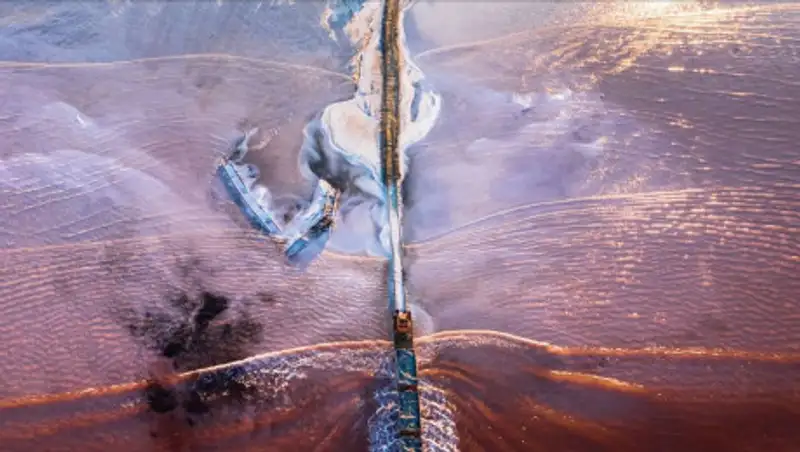 Сказка у границы Казахстана: фотограф показал необычное озеро