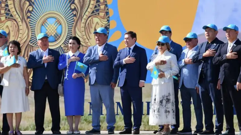 В Шымкенте прошел праздничный парад, посвященный Дню госсимволов