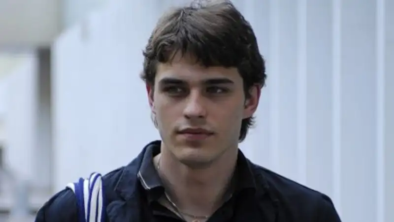 Главный герой фильма "Обитаемый остров" выбросился из окна квартиры