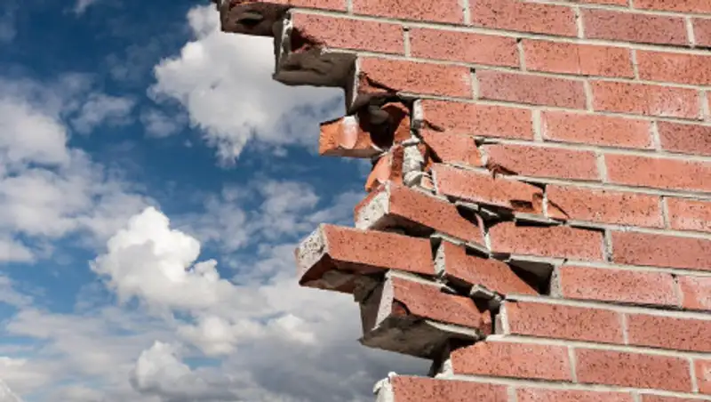 В Таразе женщину насмерть придавило упавшей стеной рынка