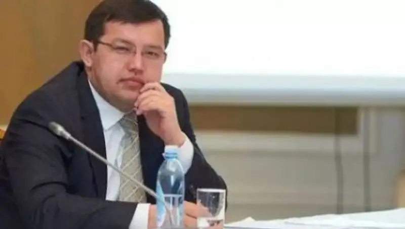 О.Худайбергенов разъяснил ситуацию с Нацфондом и внешним долгом