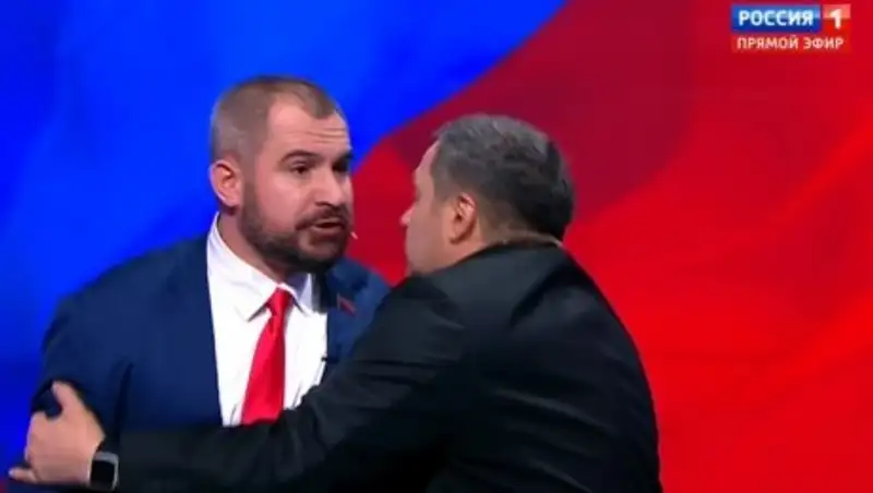 Кандидат в президенты России пытался напасть на журналиста