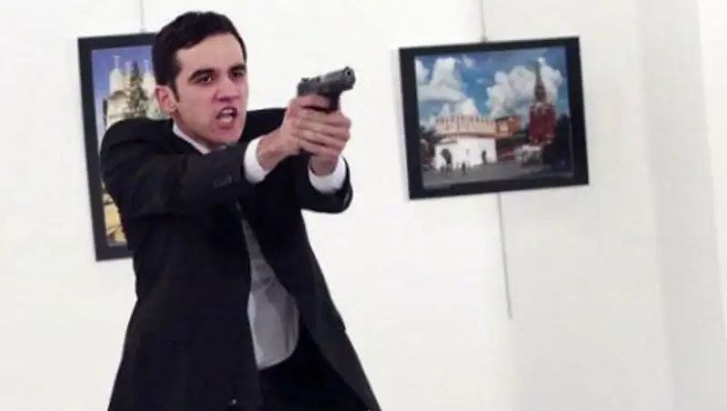 СМИ: власти Турции задержали мать и сестру убийцы российского посла