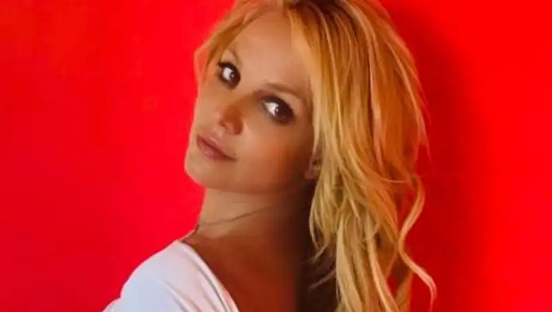 Отец Бритни Спирс подал документы на отказ от опекунства