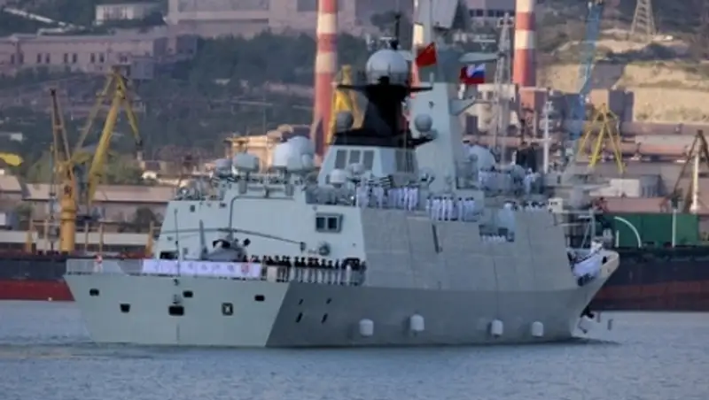 Российские и китайские военные корабли вошли в Средиземное море