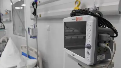 Сыну Михаила Ефремова провели пять операций после падения из окна, фото - Новости Zakon.kz от 10.07.2023 05:52