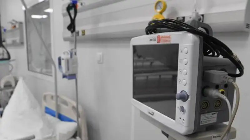 Сыну Михаила Ефремова провели пять операций после падения из окна