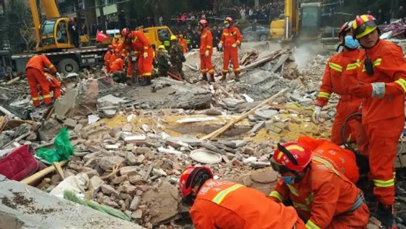 При обрушении жилого дома в Китае погибли семь человек
