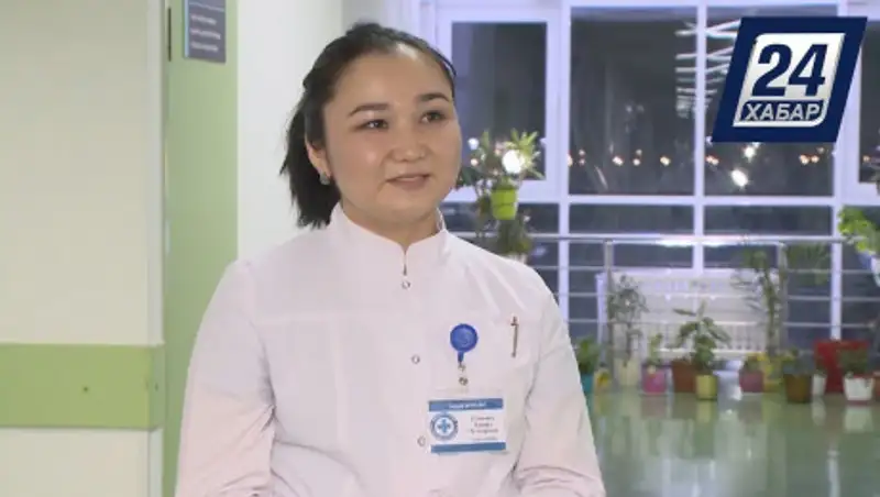 Казахстанская студентка в машине приняла роды у попутчицы